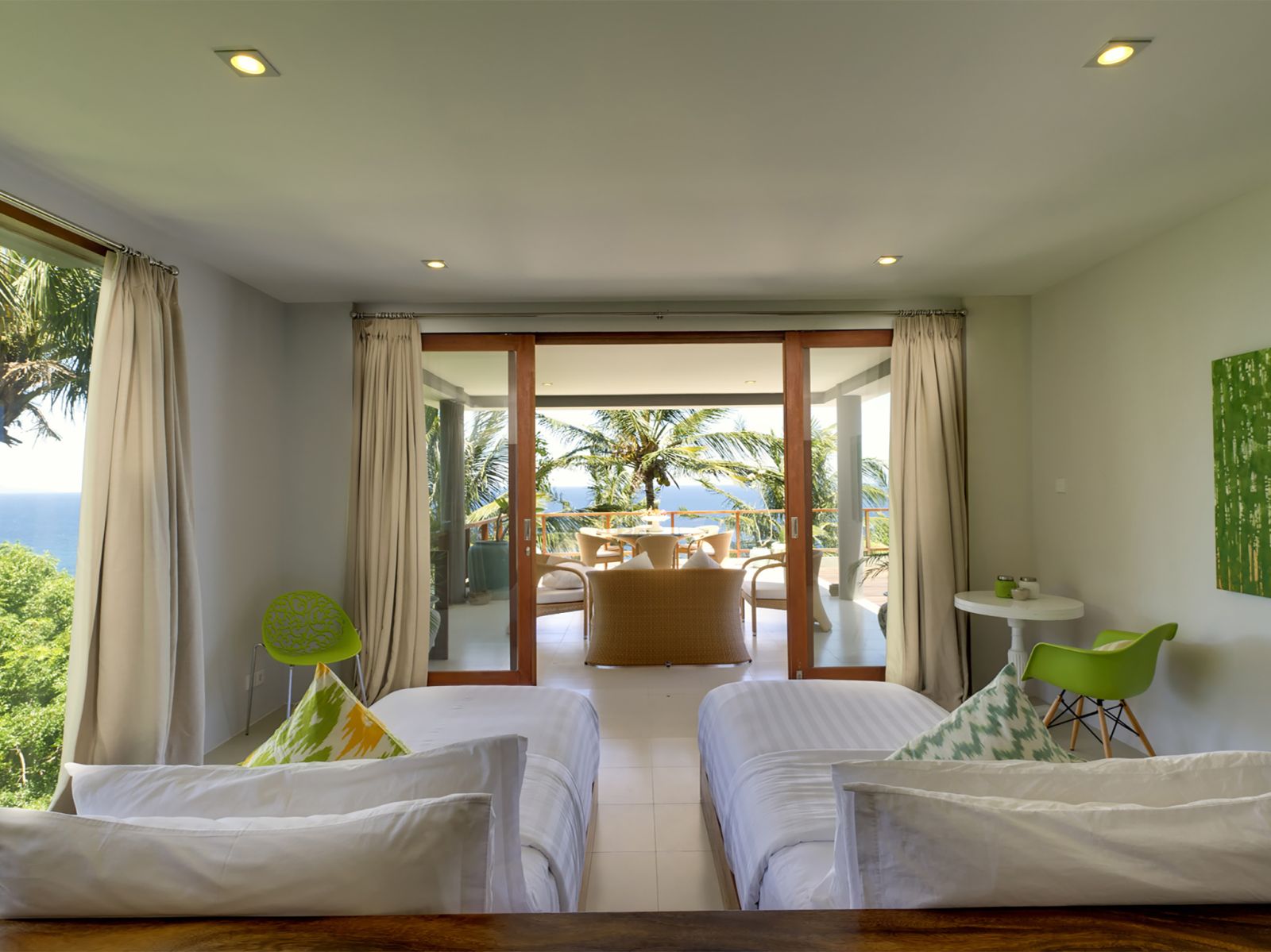 011 malimbu cliff villa twin bedroom