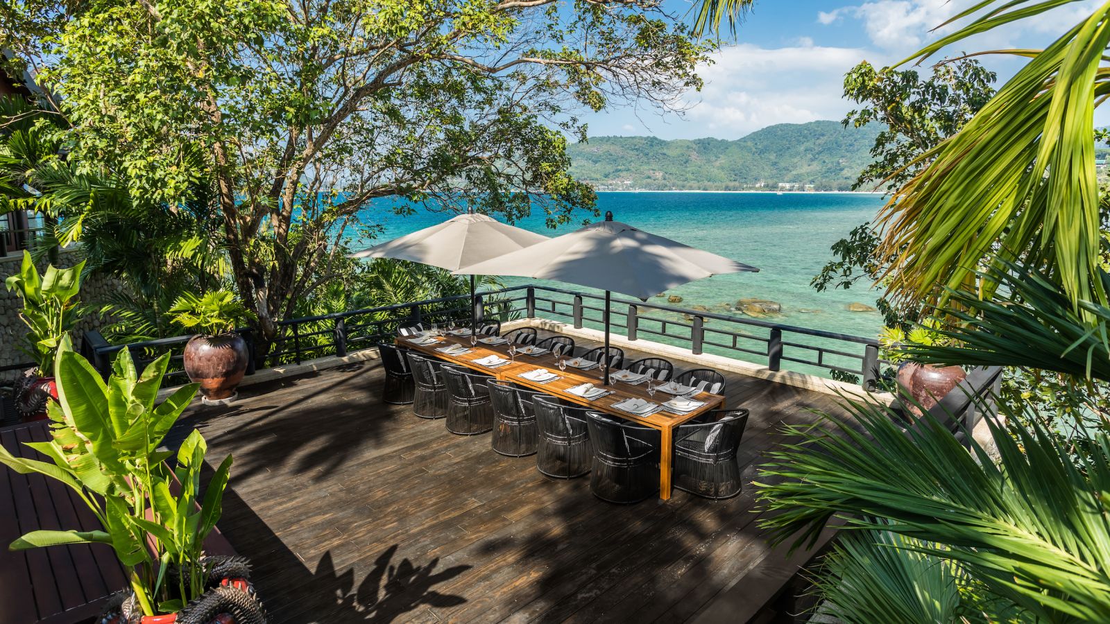 04 dining deck 2