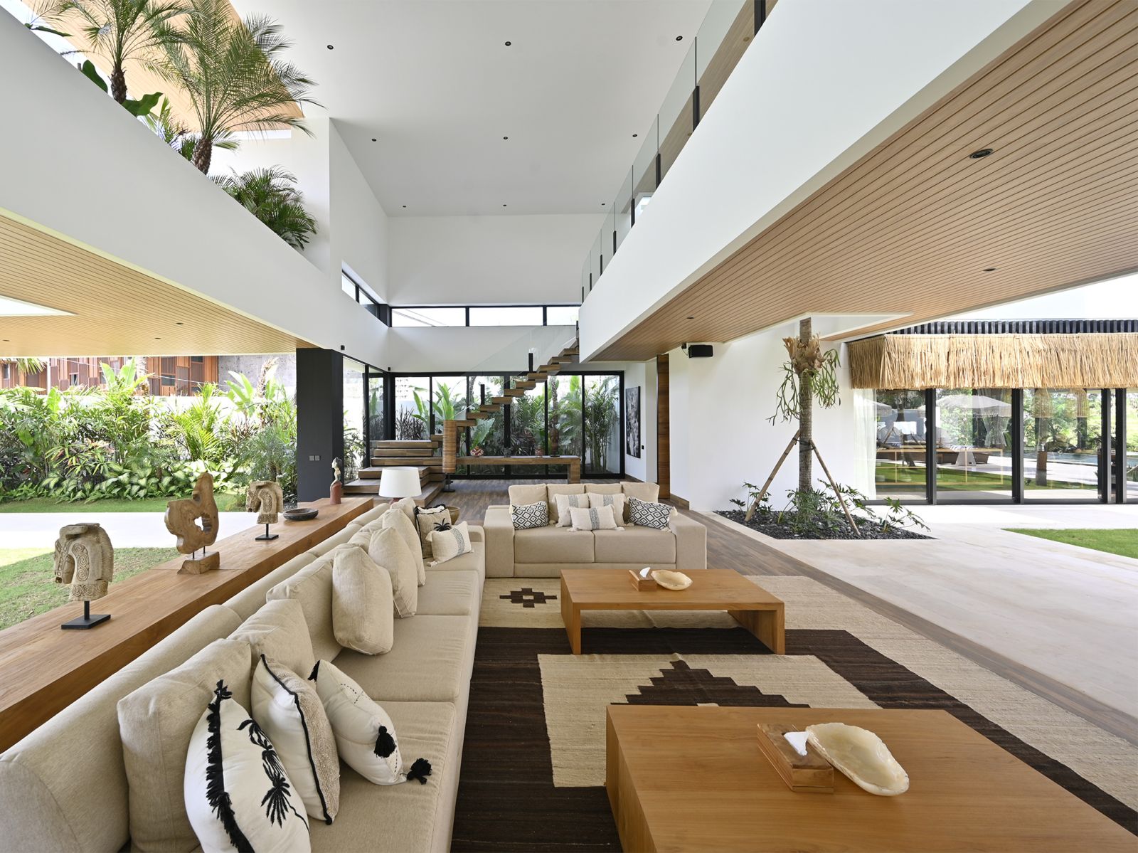 07 villa nica the grand open living area