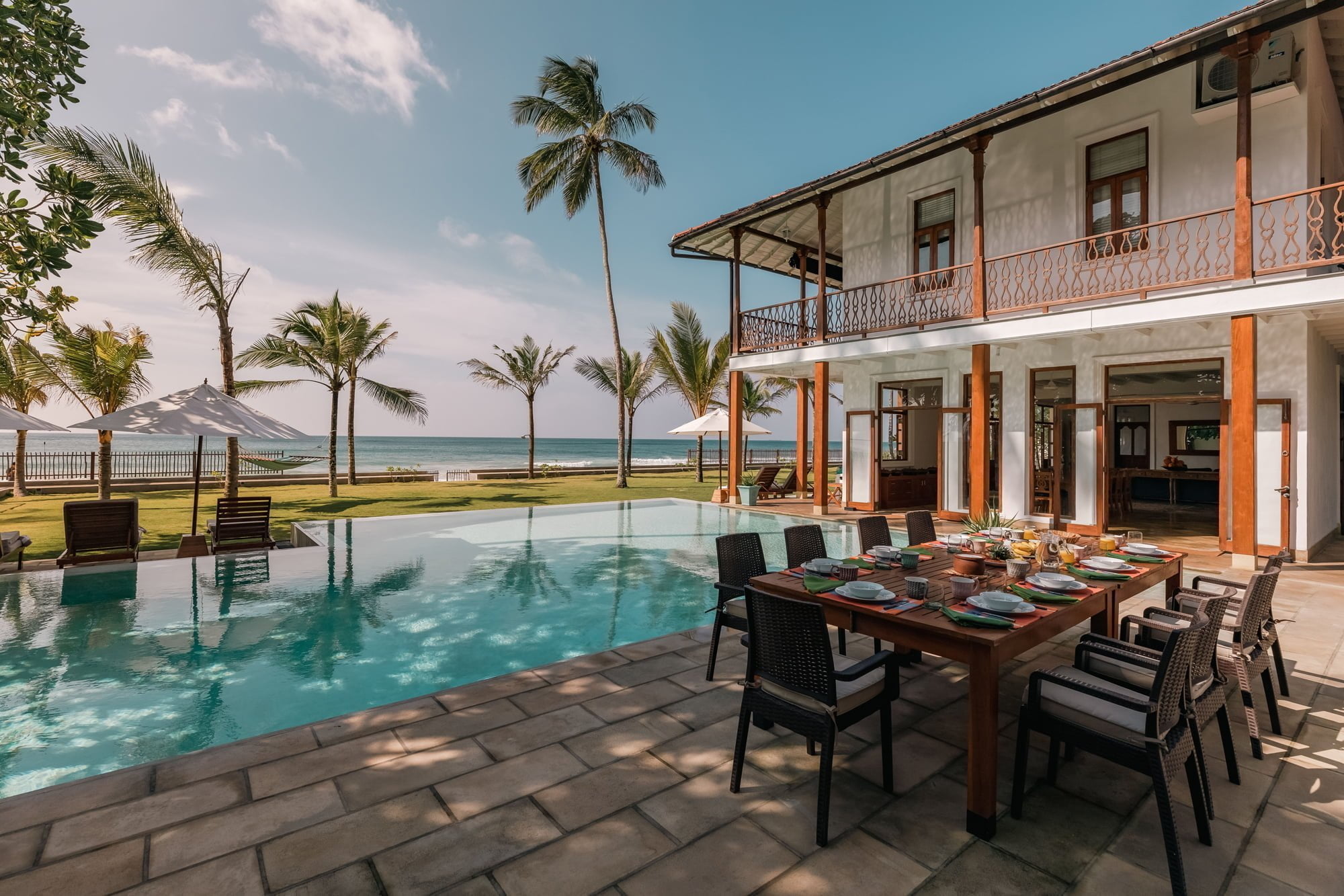 8 pool side dining 5