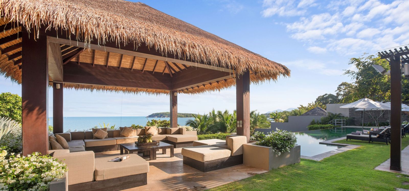 sangsurivilla1 03 outdoorlivingroom