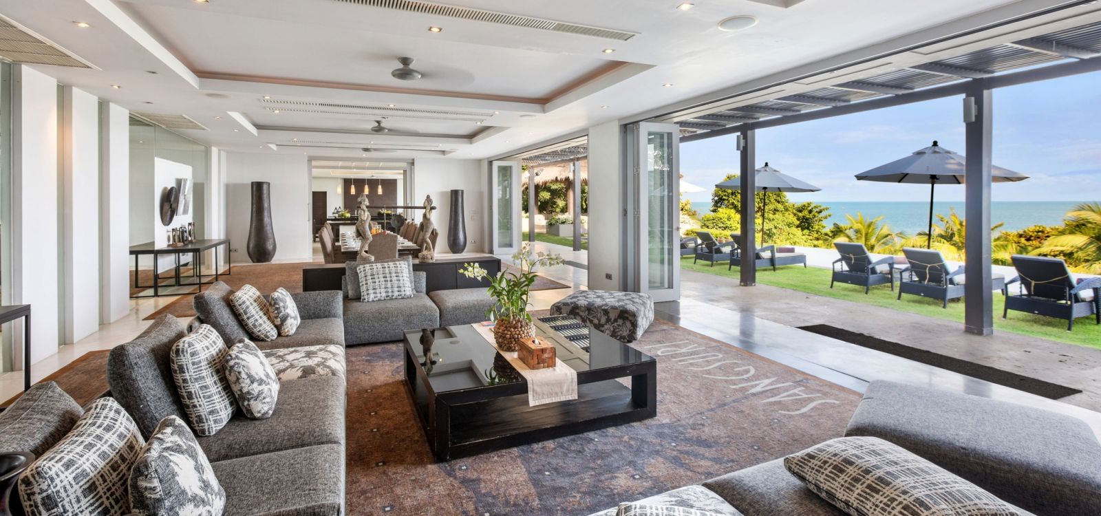 sangsurivilla1 04 livingroom