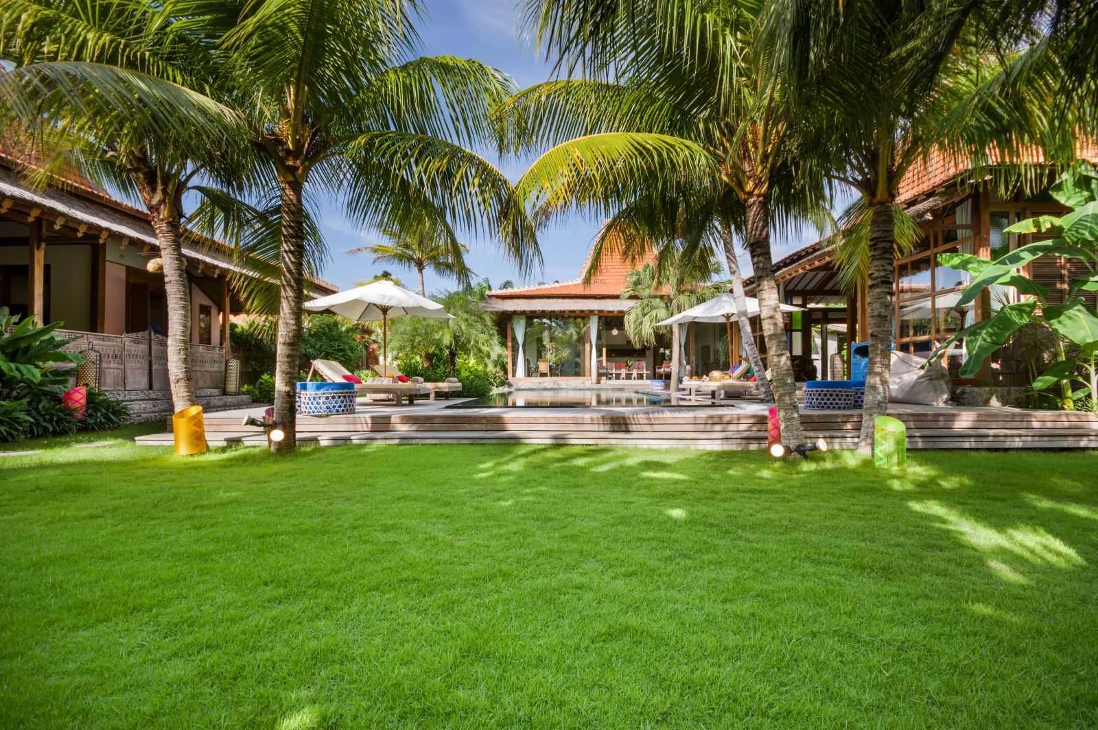 villa desa roro garden 3