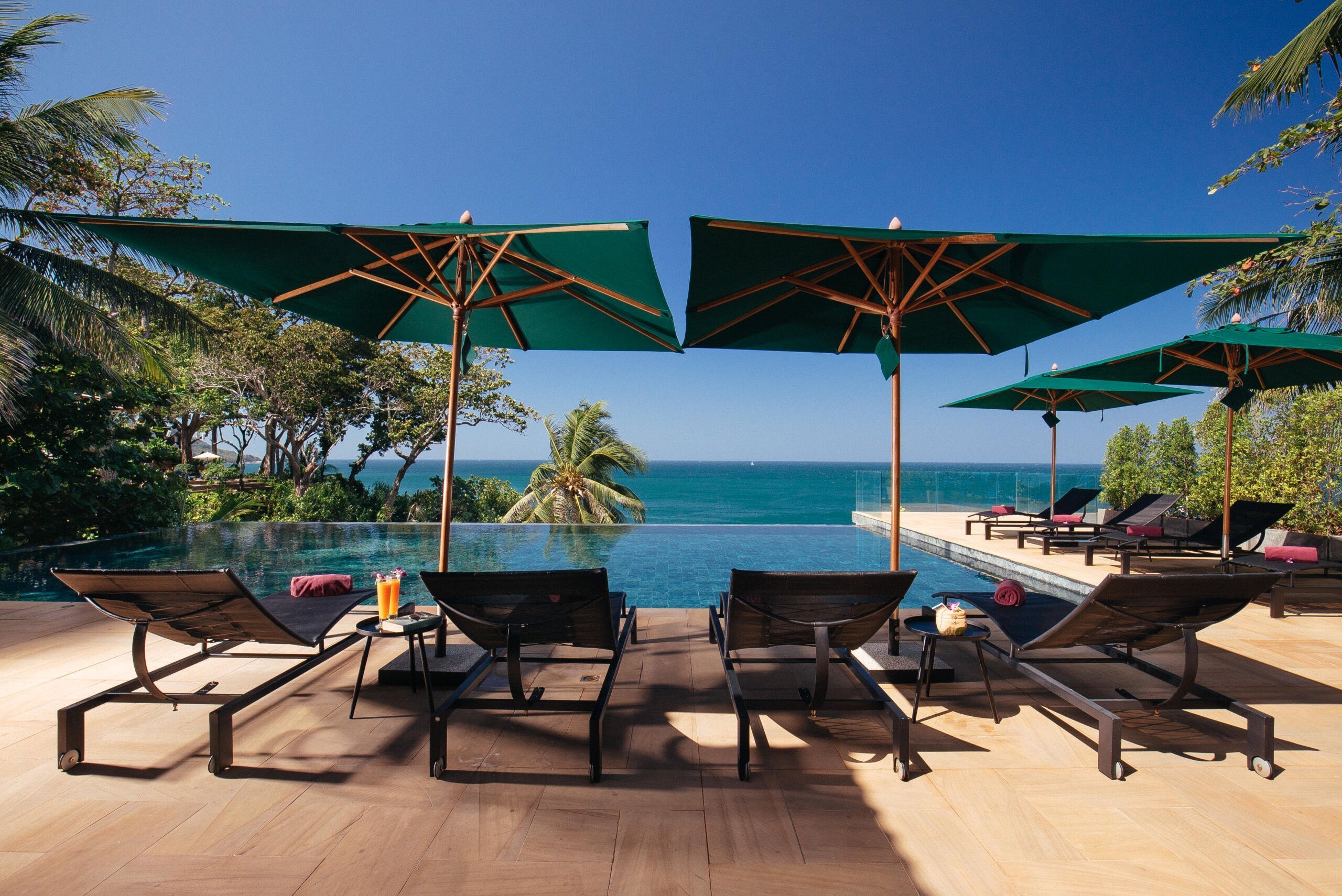 villa sunyata pool & loungers