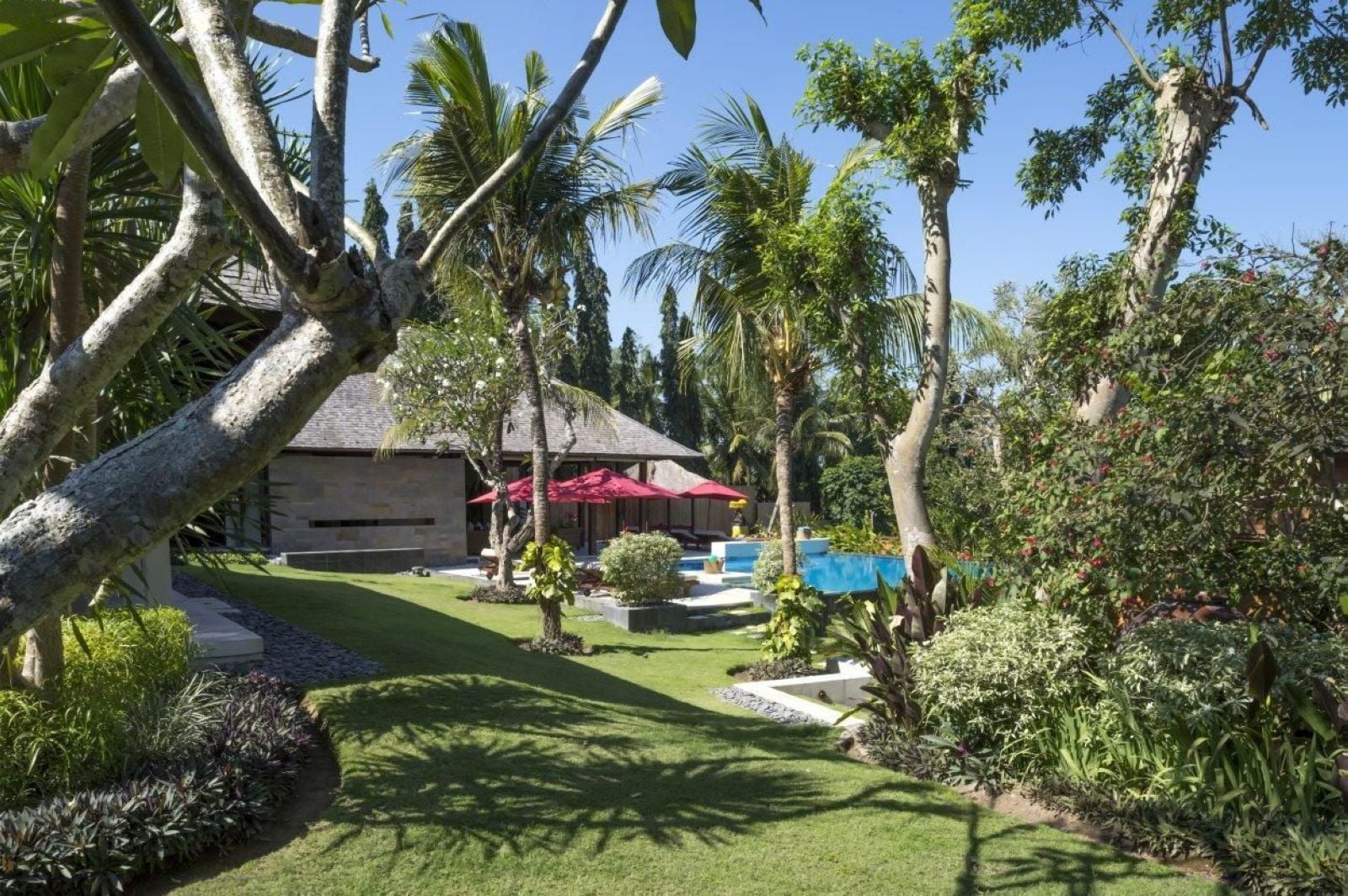 astika toyaning gallery 10 pool and garden