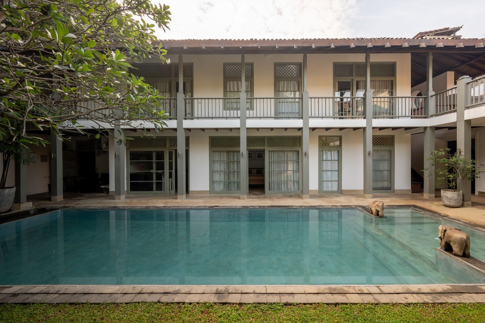 garden and pool 5