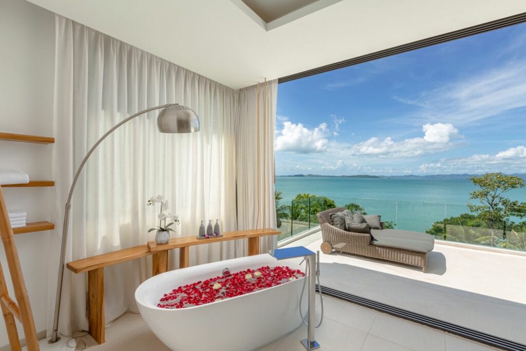 3. villa arun bathtub with a view