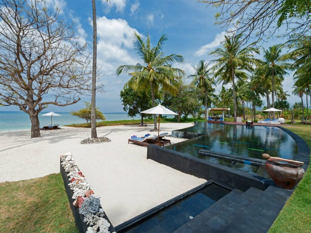 7. villa sapi pool and beach view