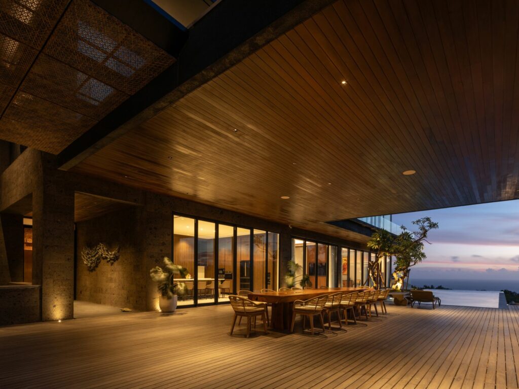 09 villa bie outdoor dining area by the pool